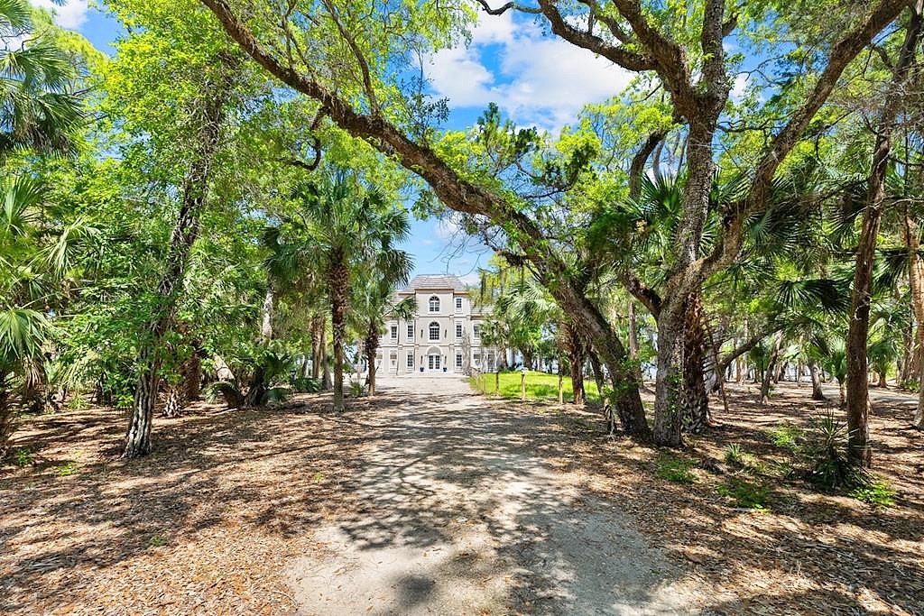2223 Coquina Dr