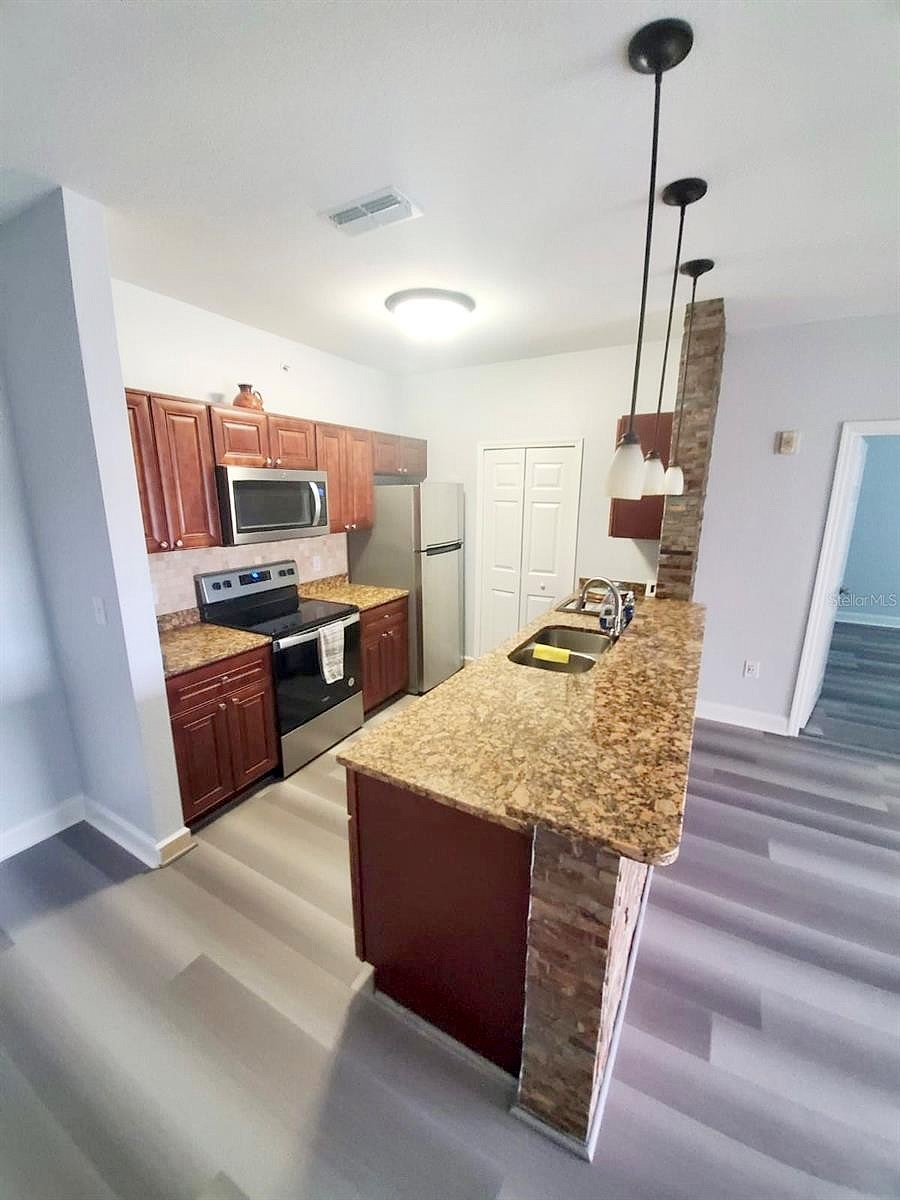 5455 VINELAND RD Unit 312  