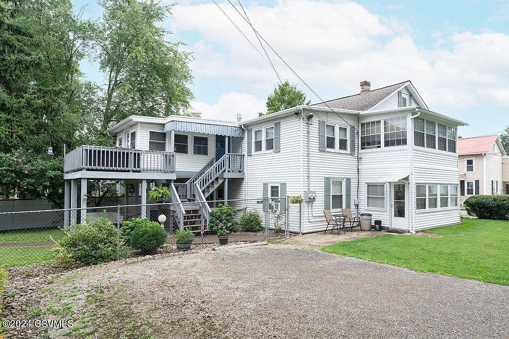 325-327 E Pne St  