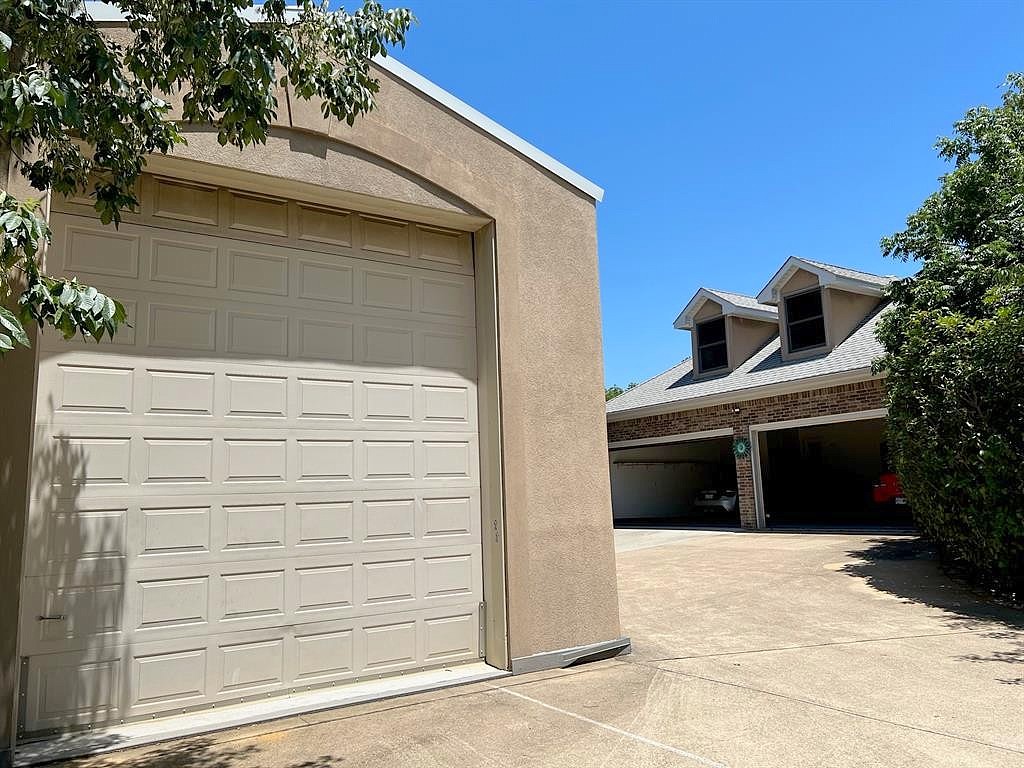 671 Majestic Oaks Dr  