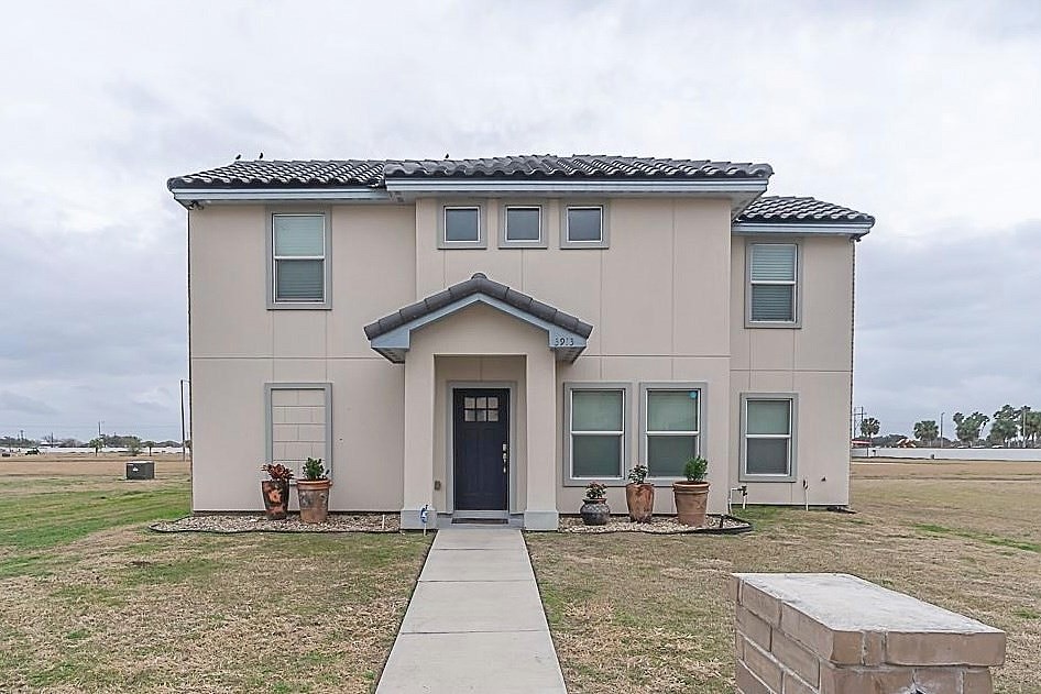 3913 Santo Cielo St