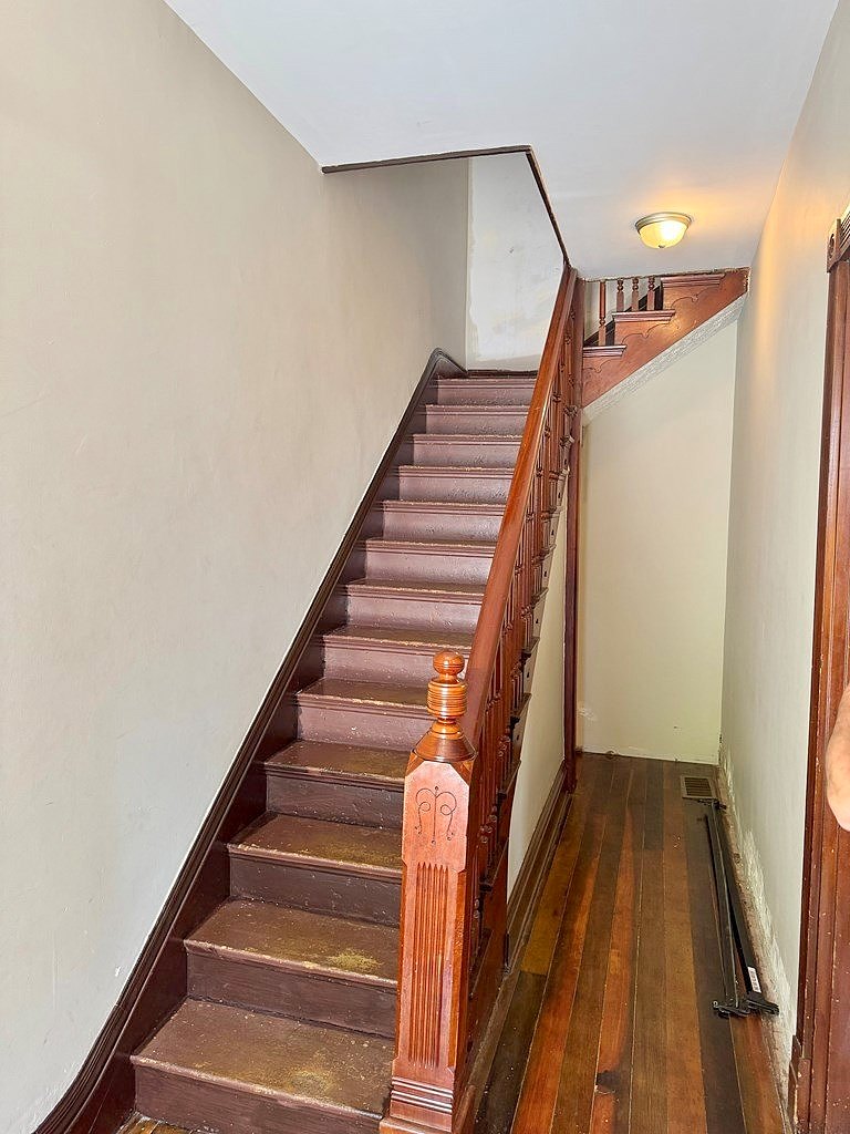 11 E 4TH ST  