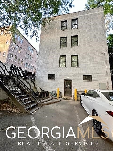 120 NW Peachtree Memorial Dr Unit 2  