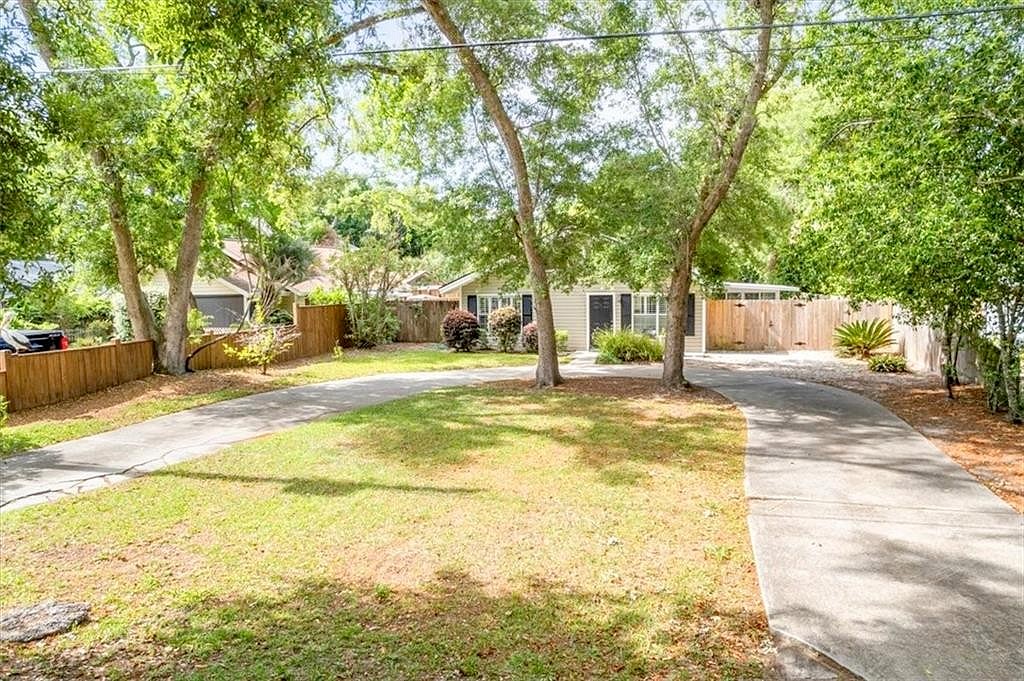 648 Cummings Ln  