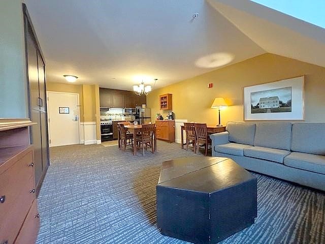 305 Qtr 3 89 Grand Summit Way