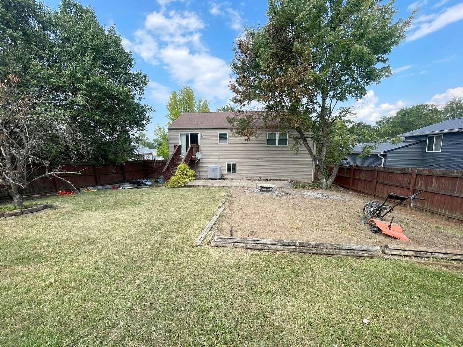 3045 MERRIE DR