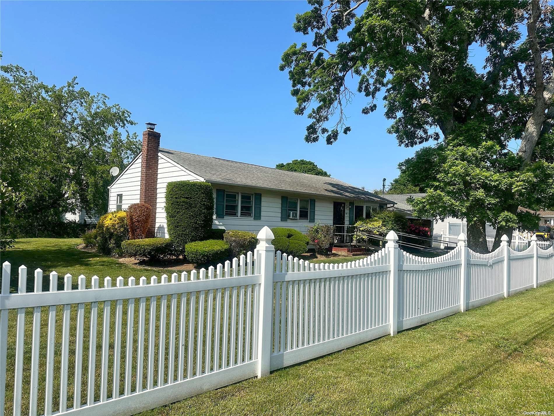 15 SPRUCE RD  