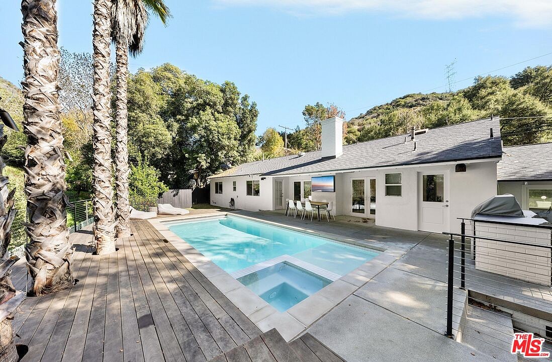 3443 MANDEVILLE Cyn RD  