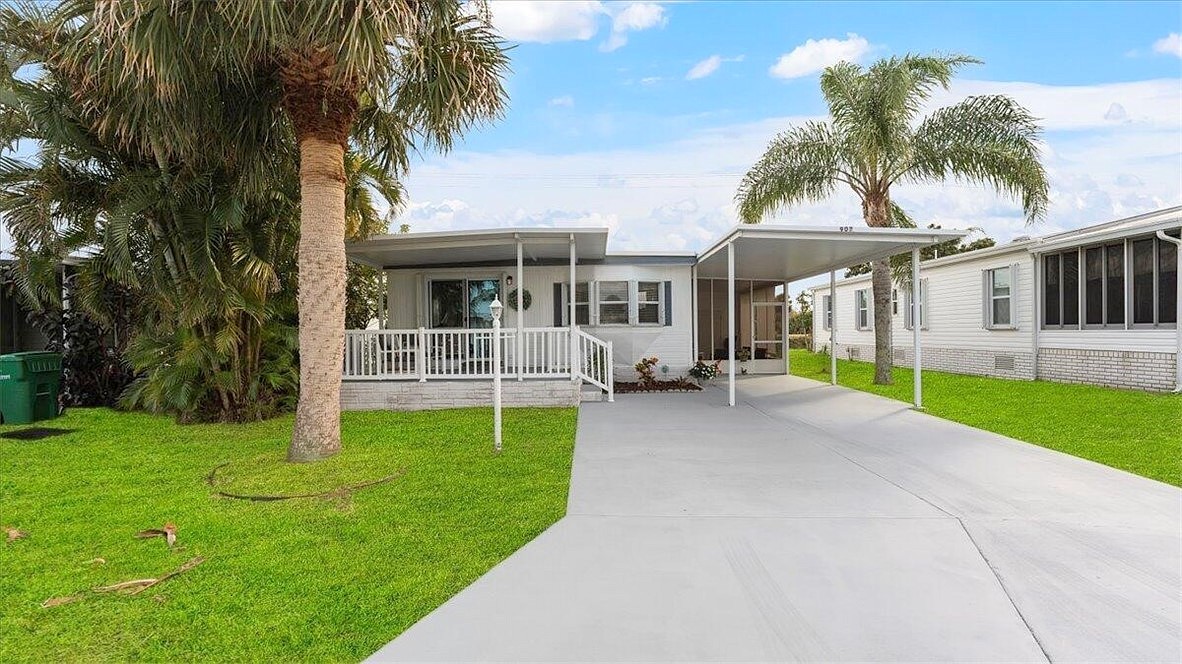 907 Laurel Cir  
