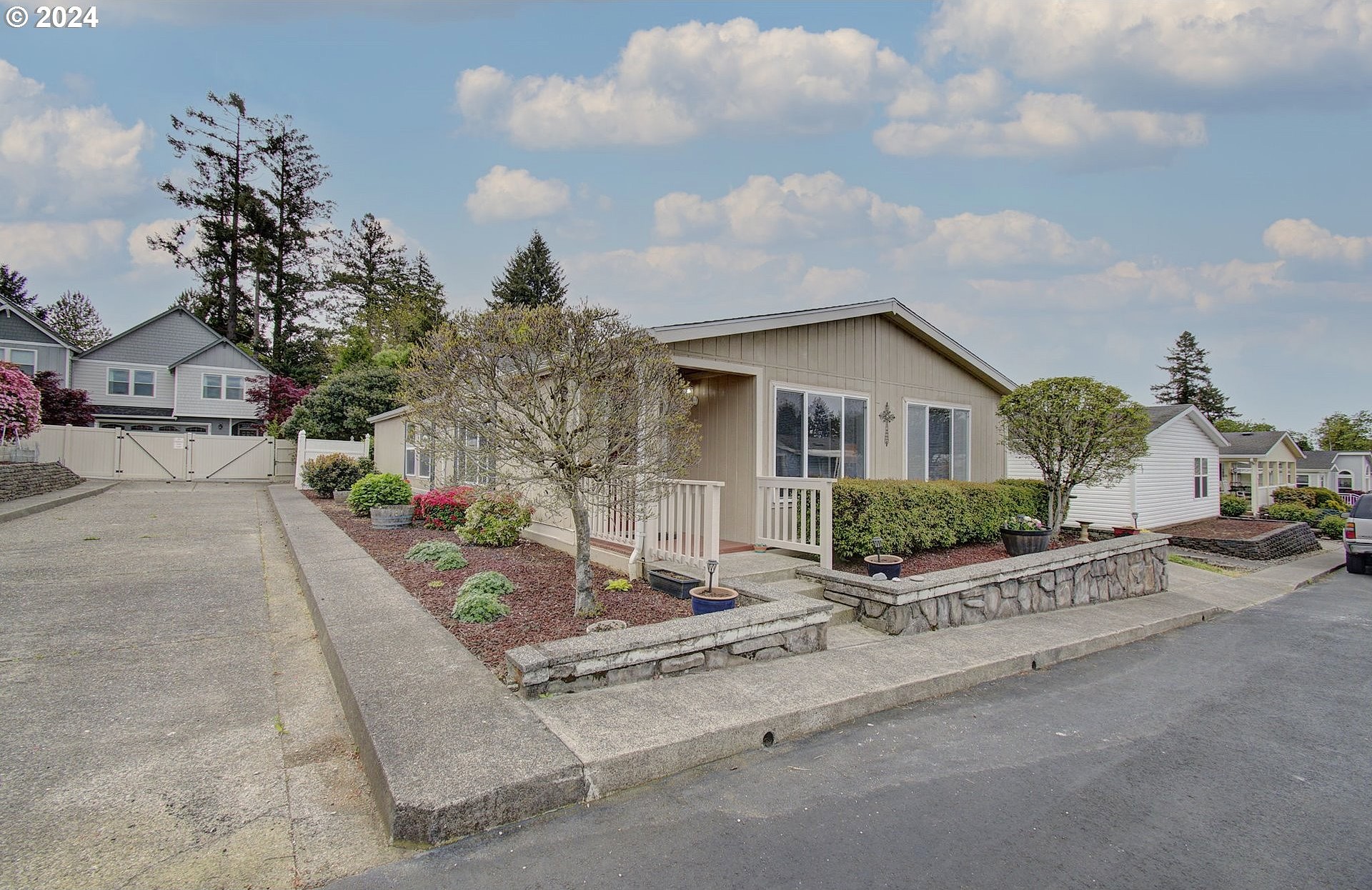 17401 SE 39th St Unit 38  