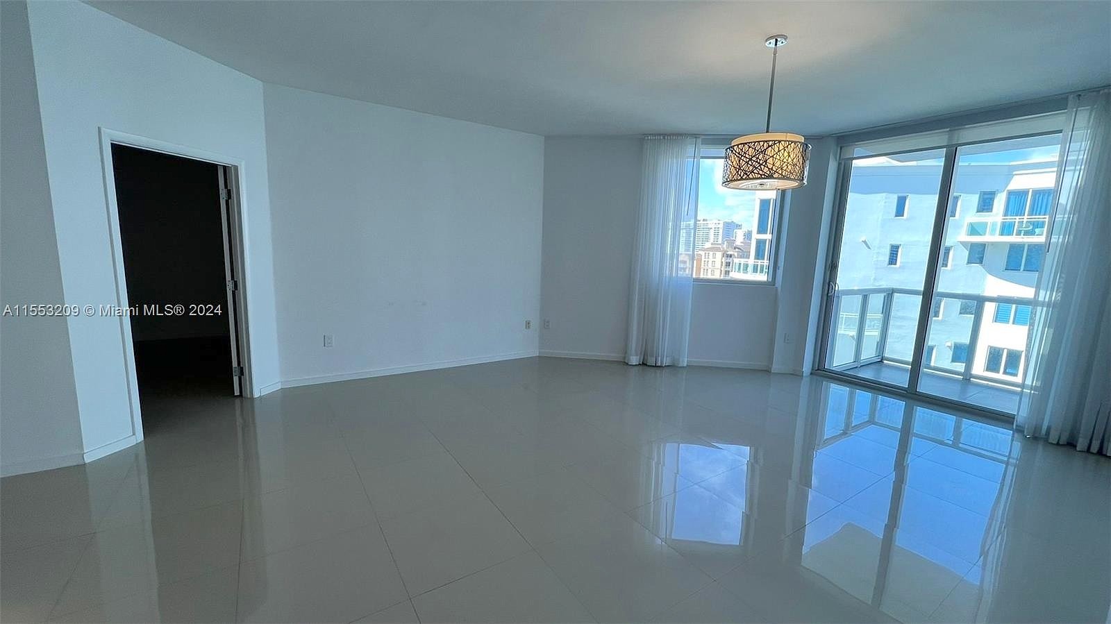 3030 NE 188th St Unit 606  