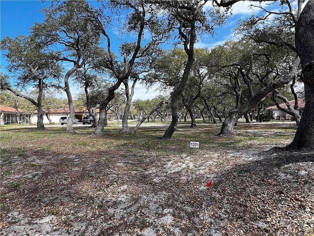 1201-r Royal Oaks Trai  