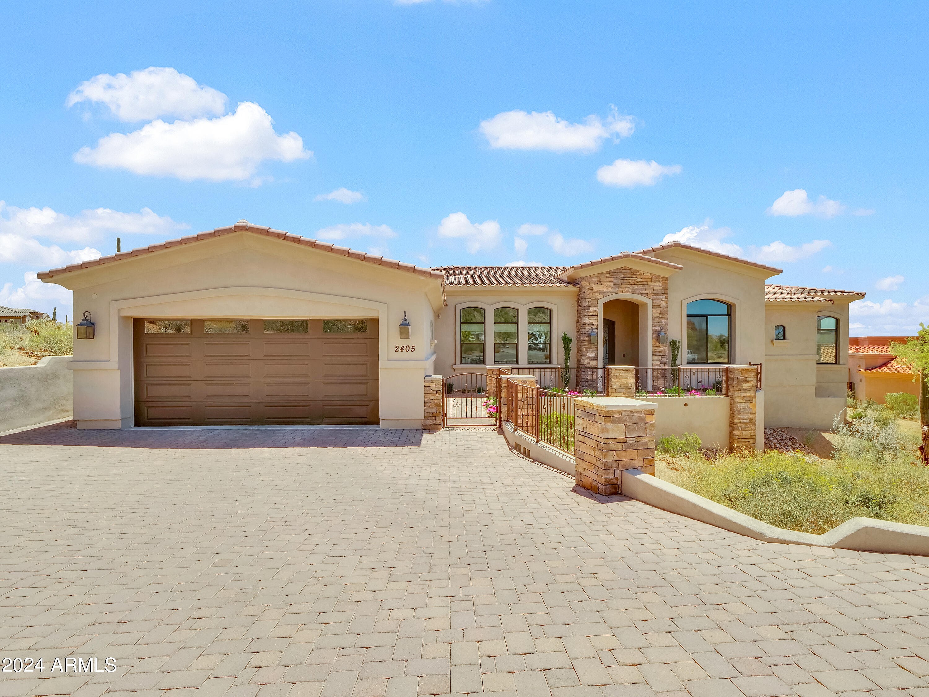 2405 W Via Savelli  