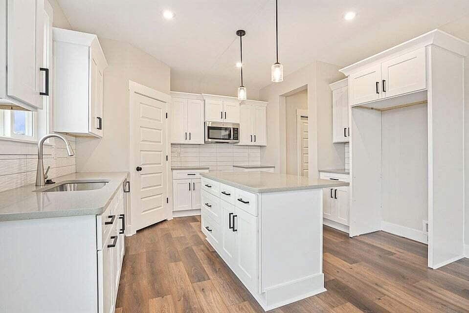 3065 BLUE SPRUCE CT SE  