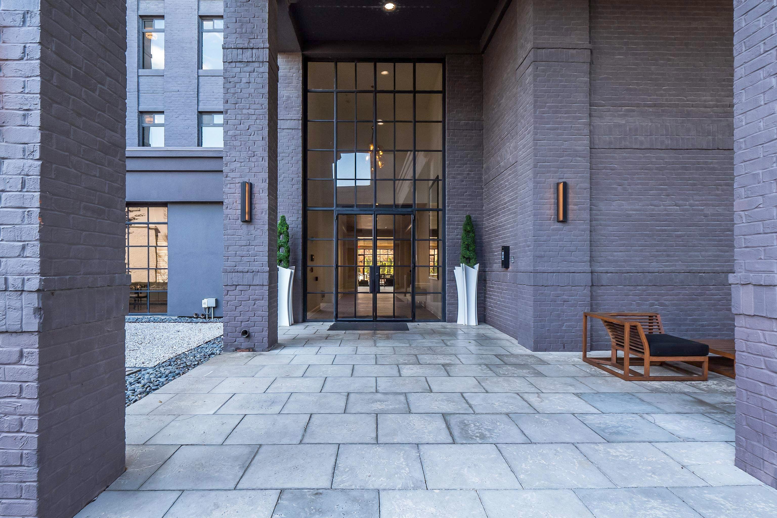 717 S Riverside Dr Unit 909  