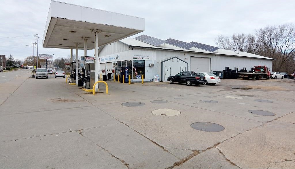 60 W Main St