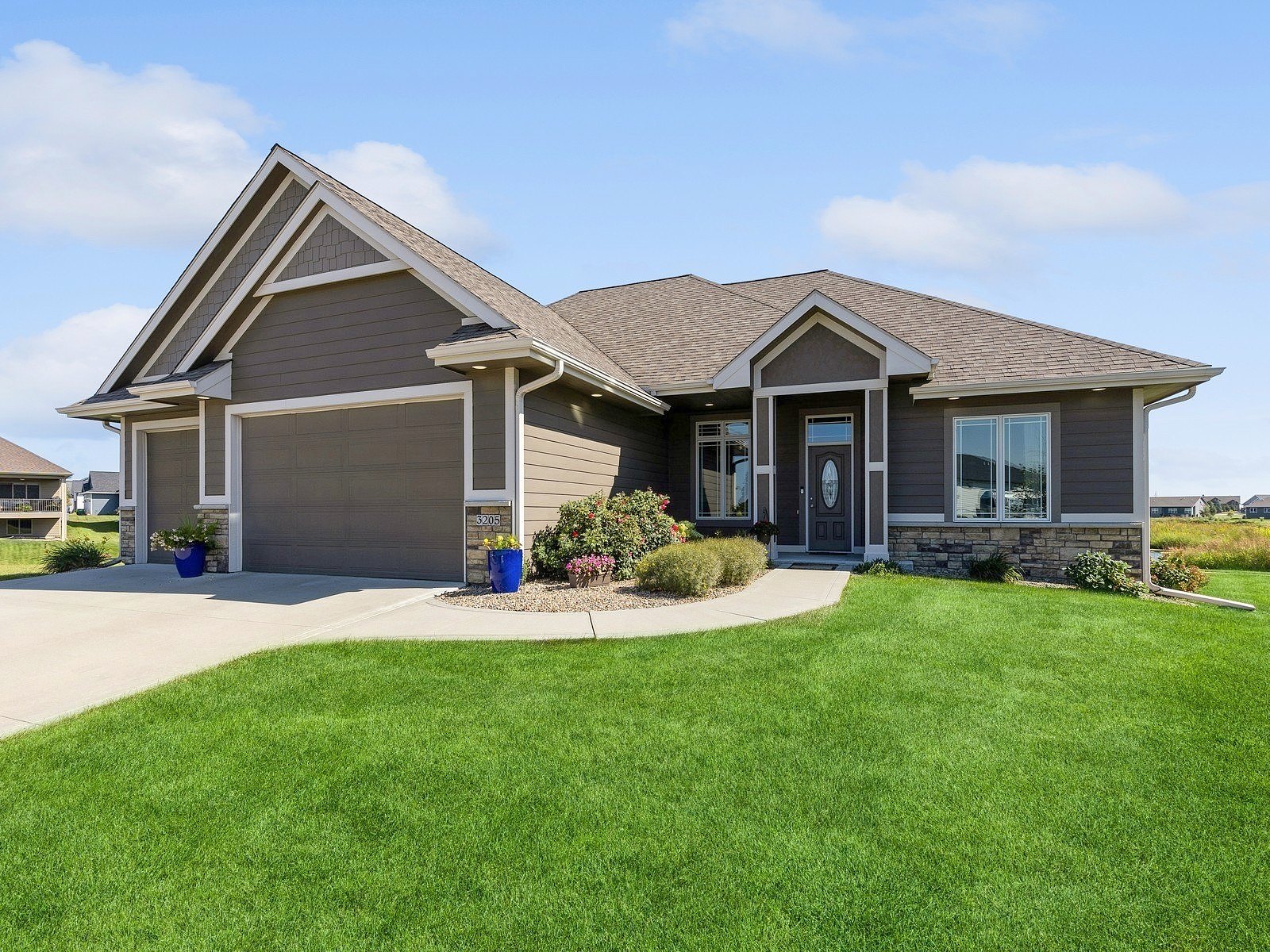 3205 FIELDSTONE CT SE  