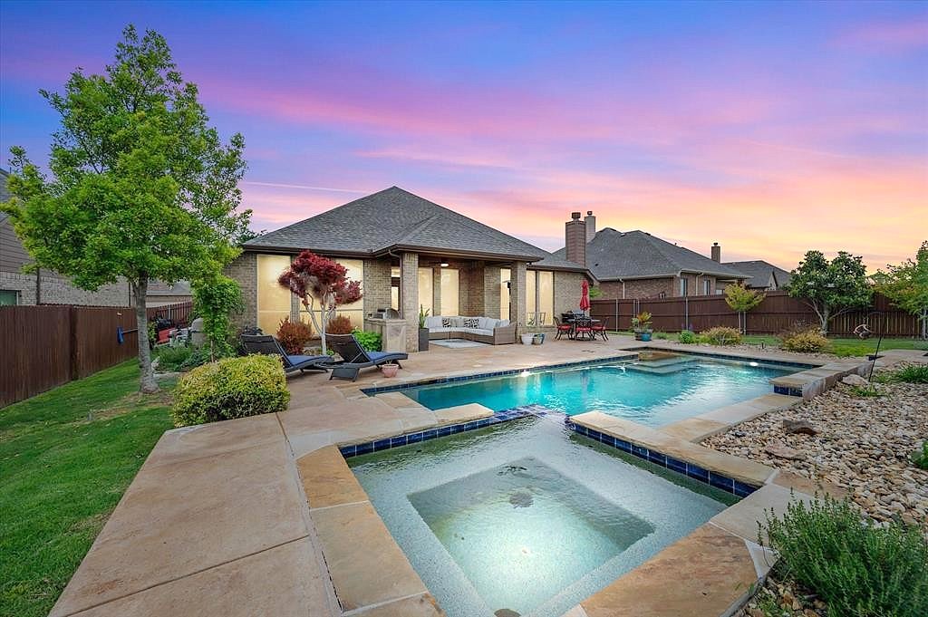 15732 Carlton Oaks Dr