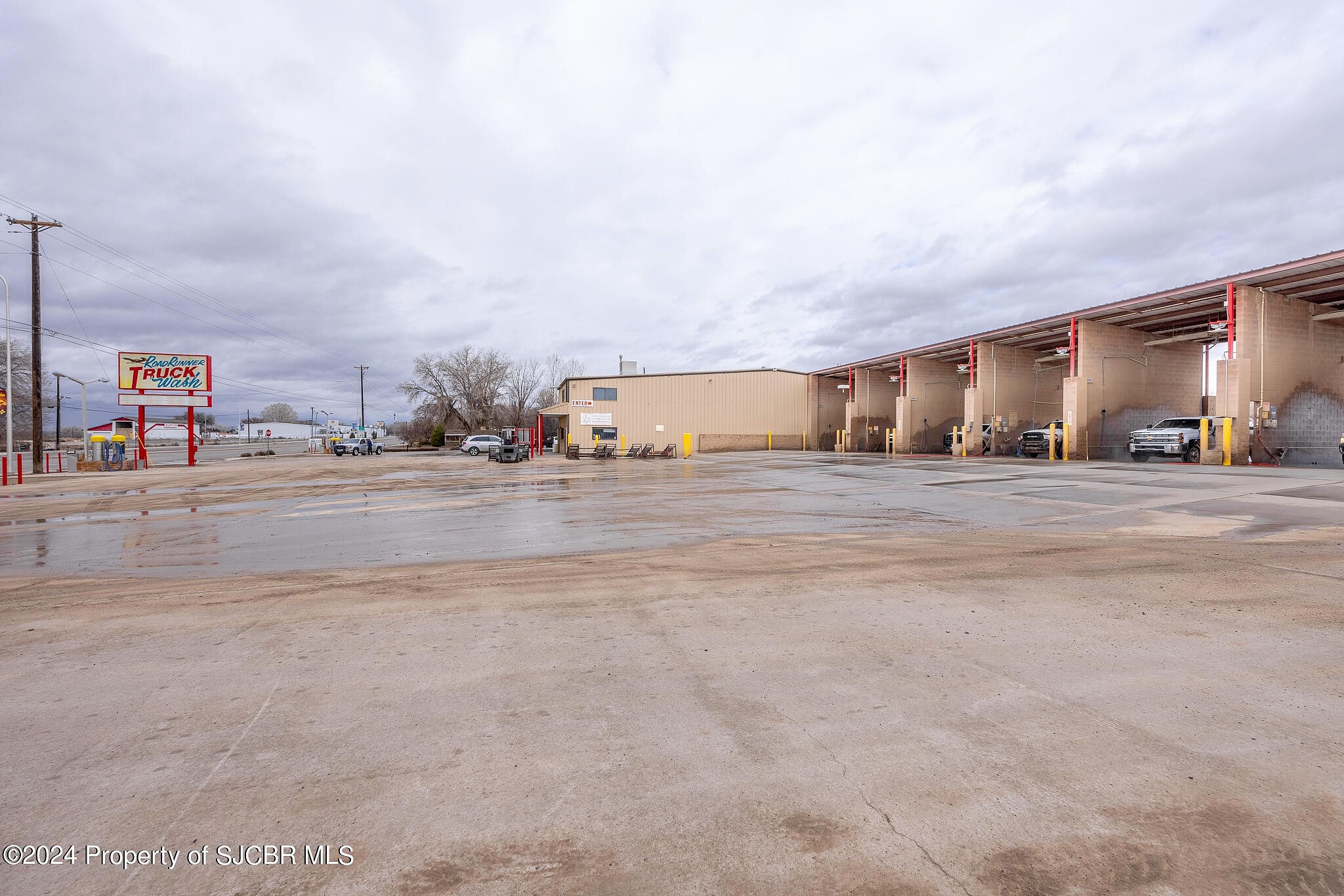 1600 W BROADWAY Ave  