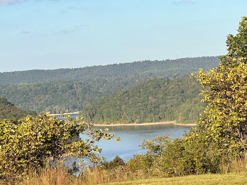 4 12AC TWIN PEAKS LN  