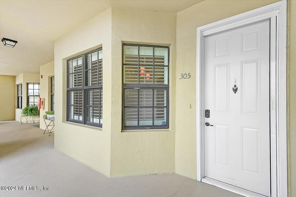 220 Paseo Terraza Unit 305  