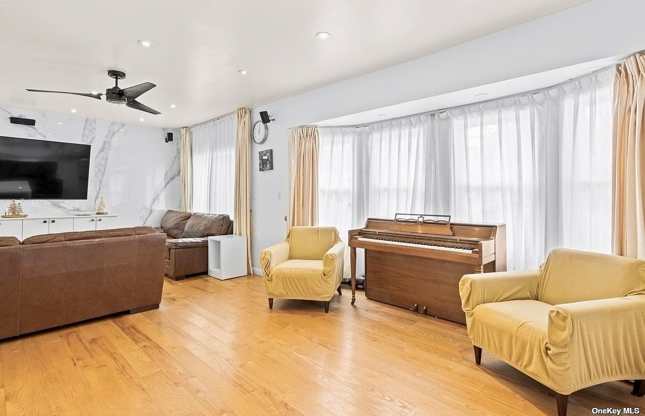 46-29 Douglaston Pkwy