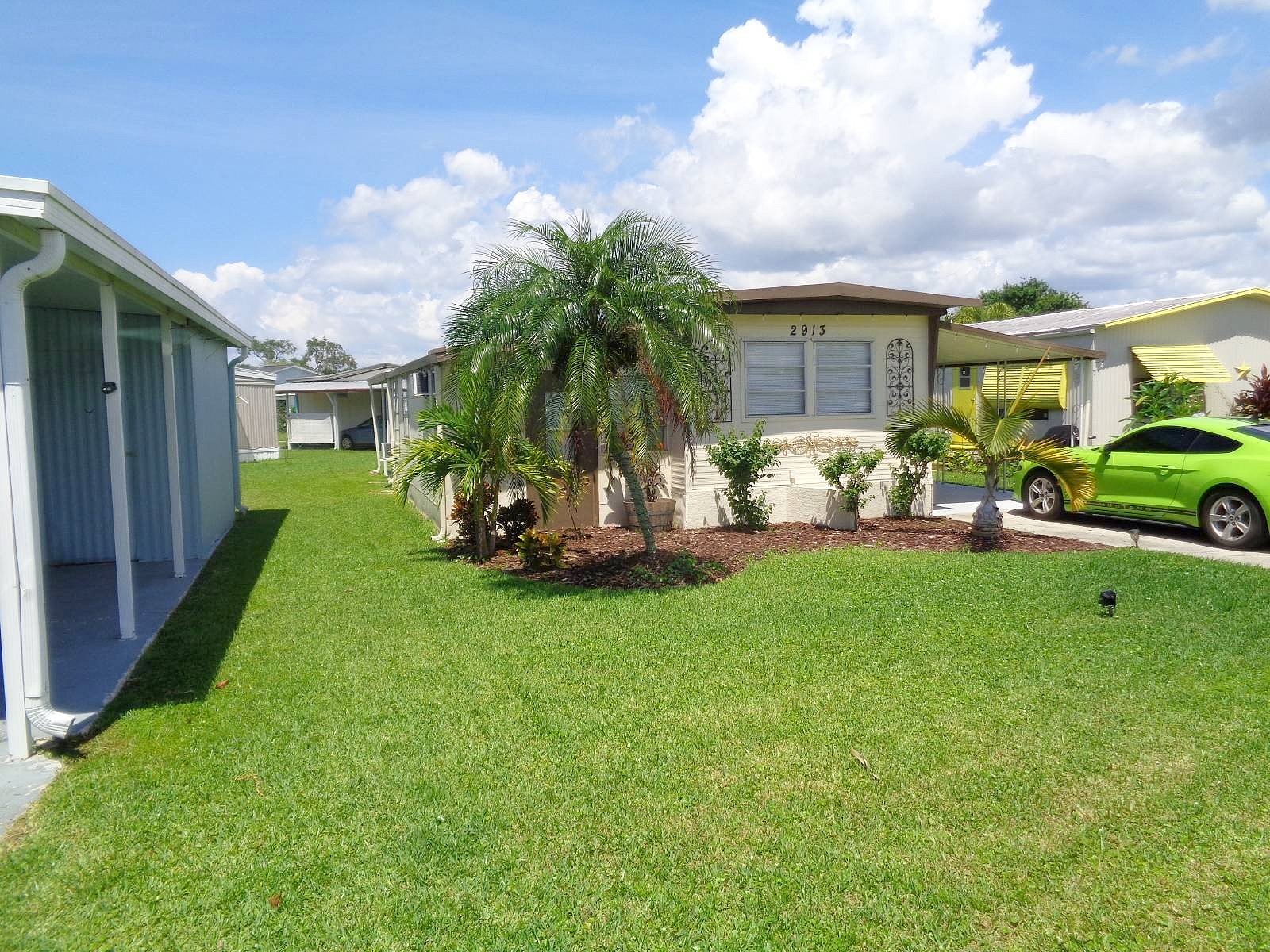 2913 Honeysuckle Run Ln  