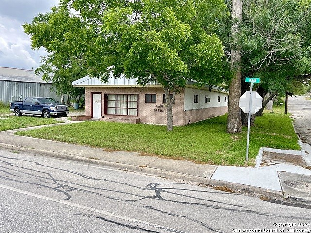 617 W Main St  