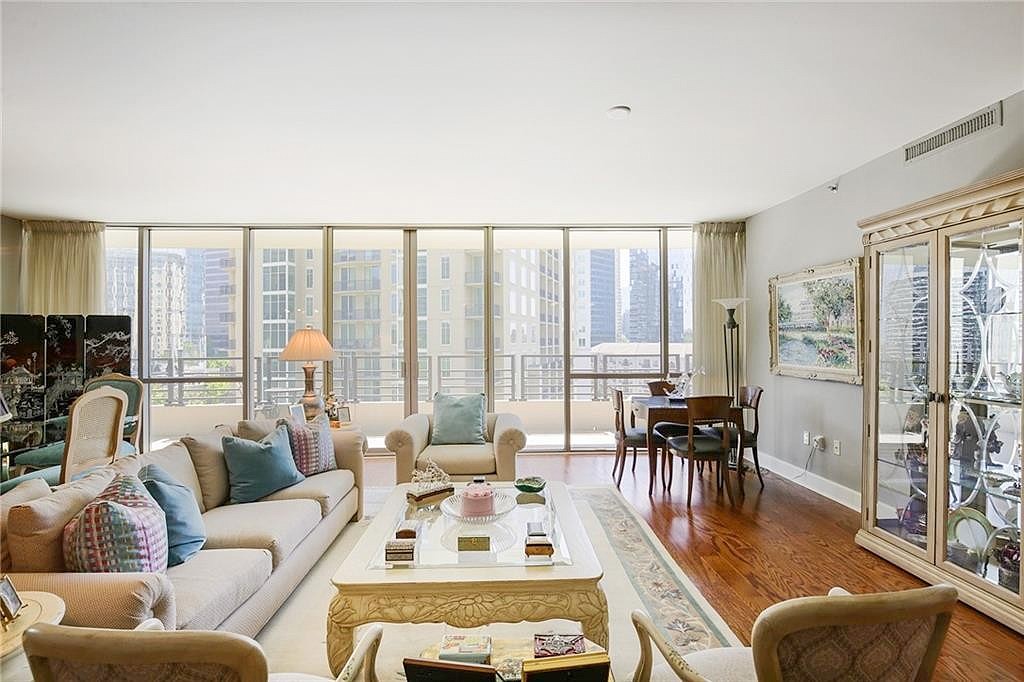 700 PARK REGENCY PL NE Unit 1105  