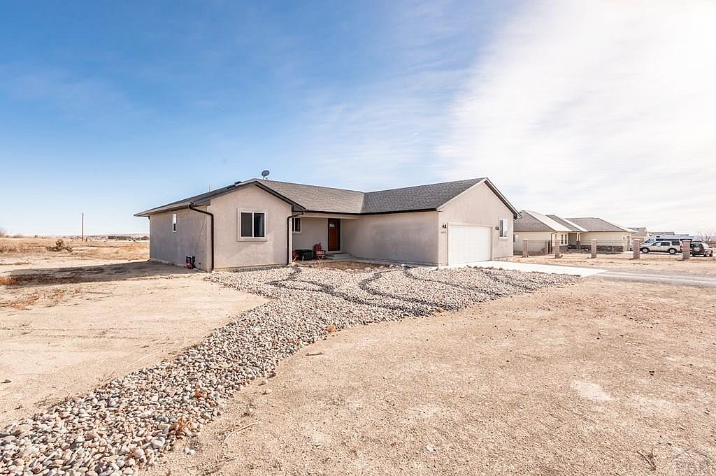 1674 N Calle Rosa Dr  