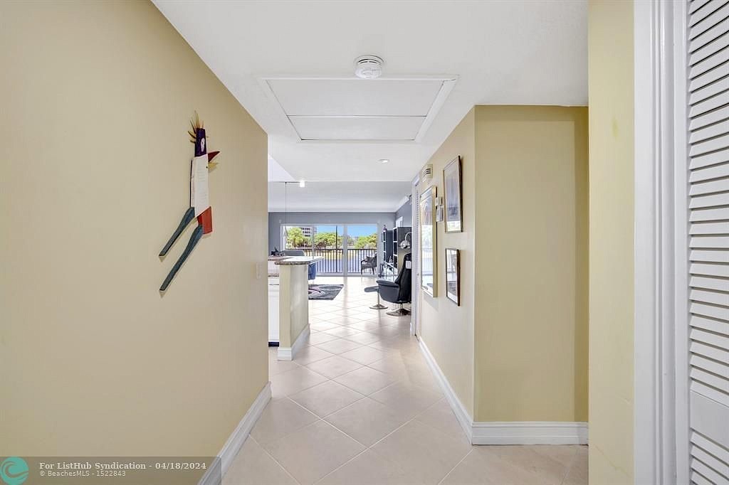 2801 N Palm Aire Dr Unit 301  