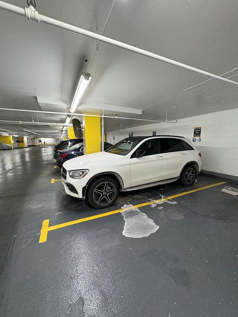 111 E Chestnut St Unit 1B-9  