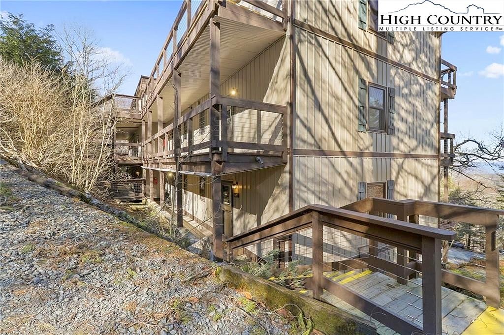 103 Upper Holiday Ln  