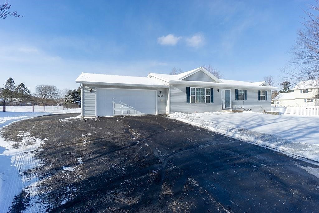 3306 Sandy Ln  