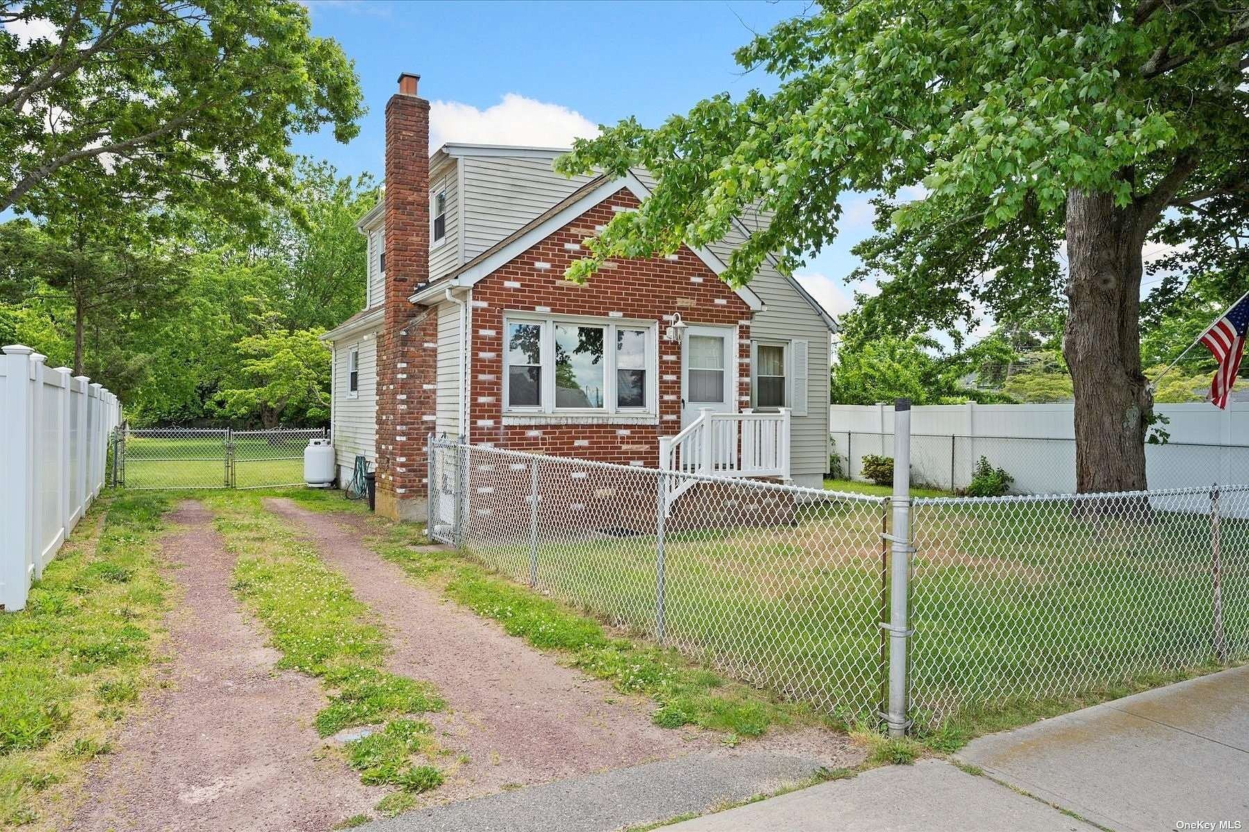 137 WILLIAM FLOYD PKWY