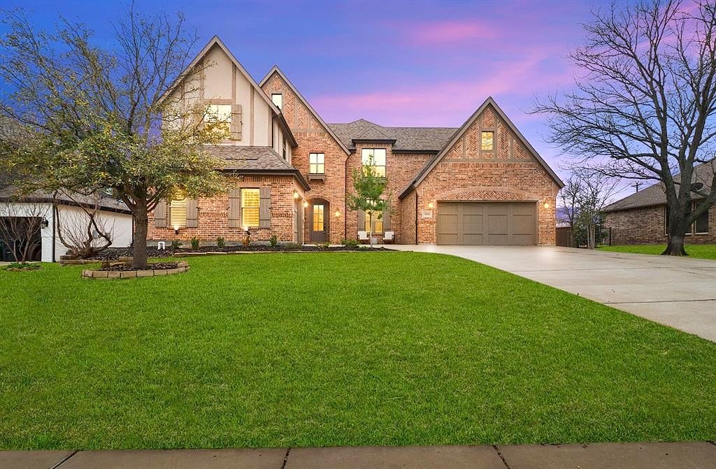 3800 DOGWOOD DR  