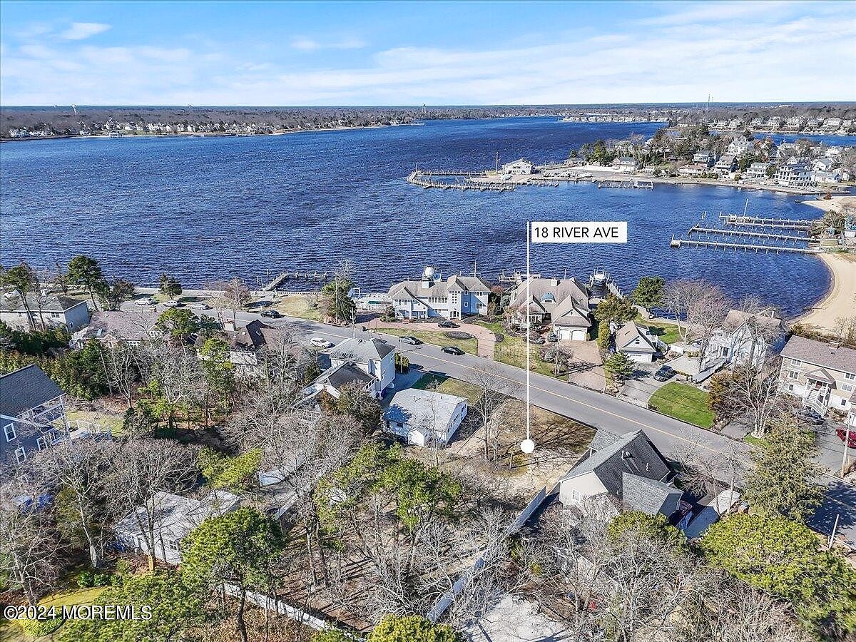 18A Riv Ave  