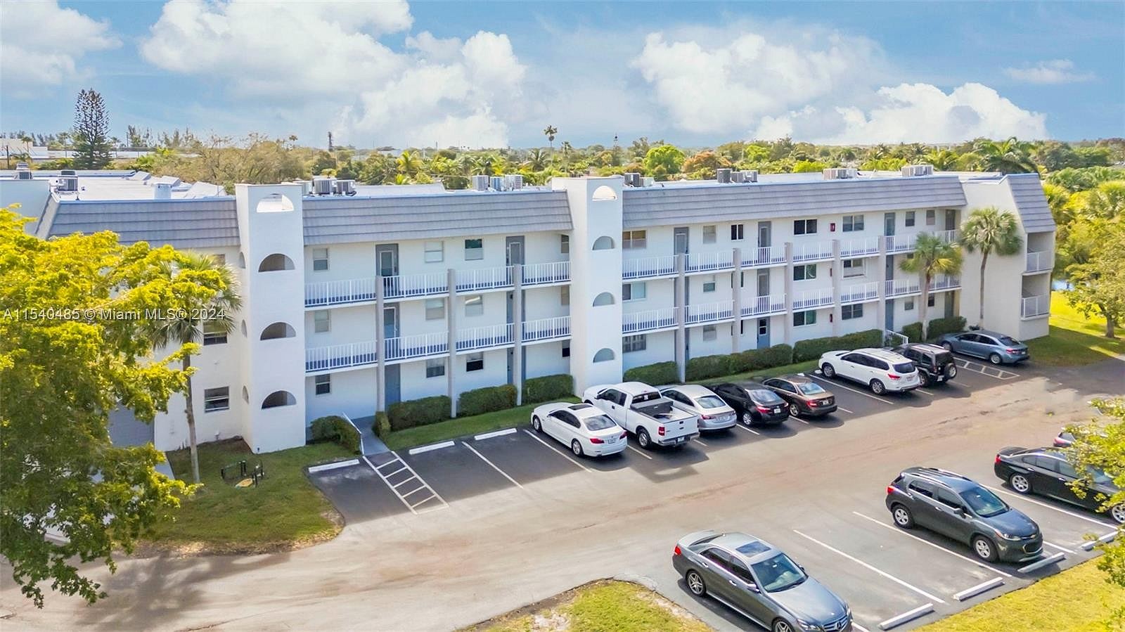 8135 SUNRISE LAKES BLVD Unit 310  