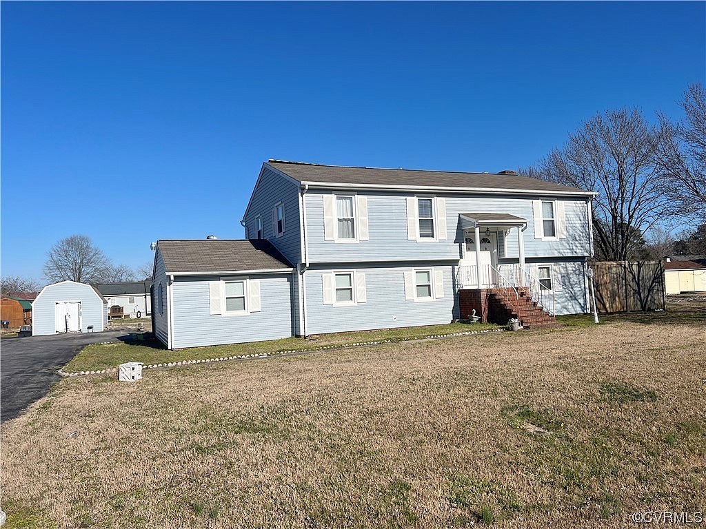 4909 Woodstream Dr  