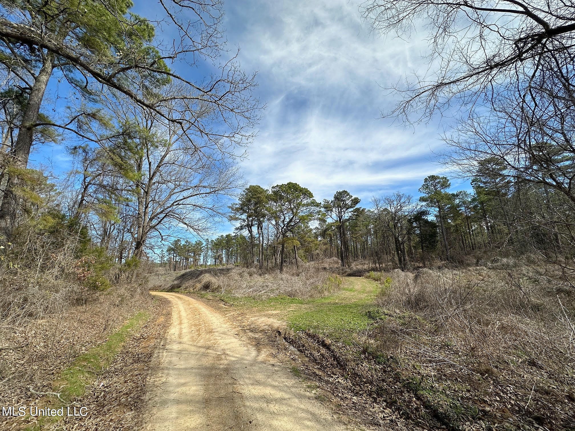 2 Sweetwater Rd  