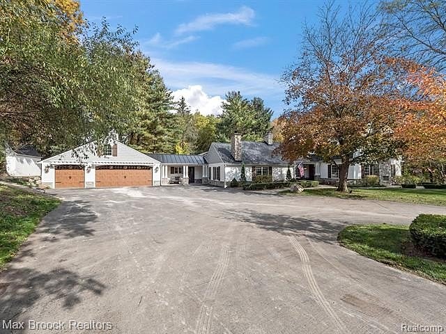 2326 W Buell Rd  