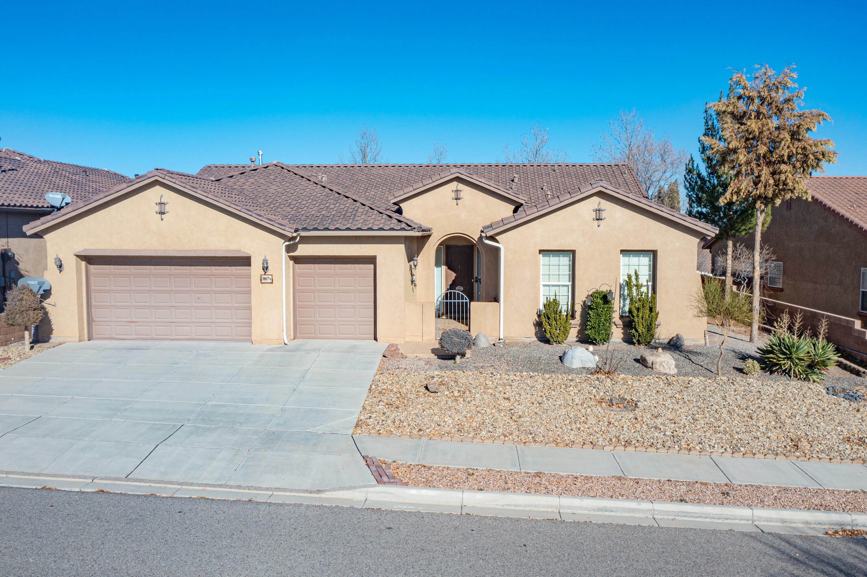 3807 LINDA VISTA AVE NE  