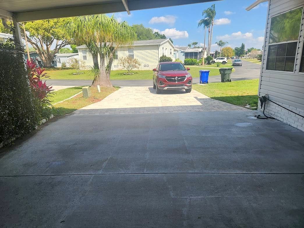 1637 Walking Horse Dr  